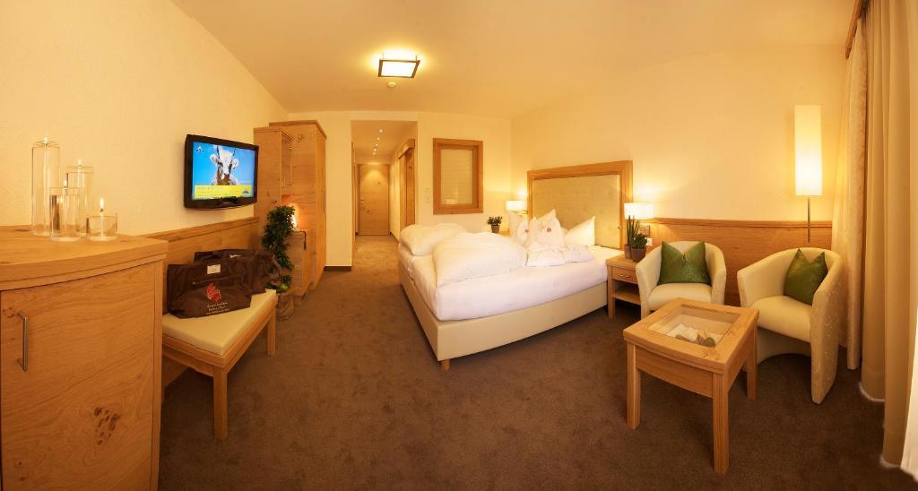 Double Room,744733210:JPEG